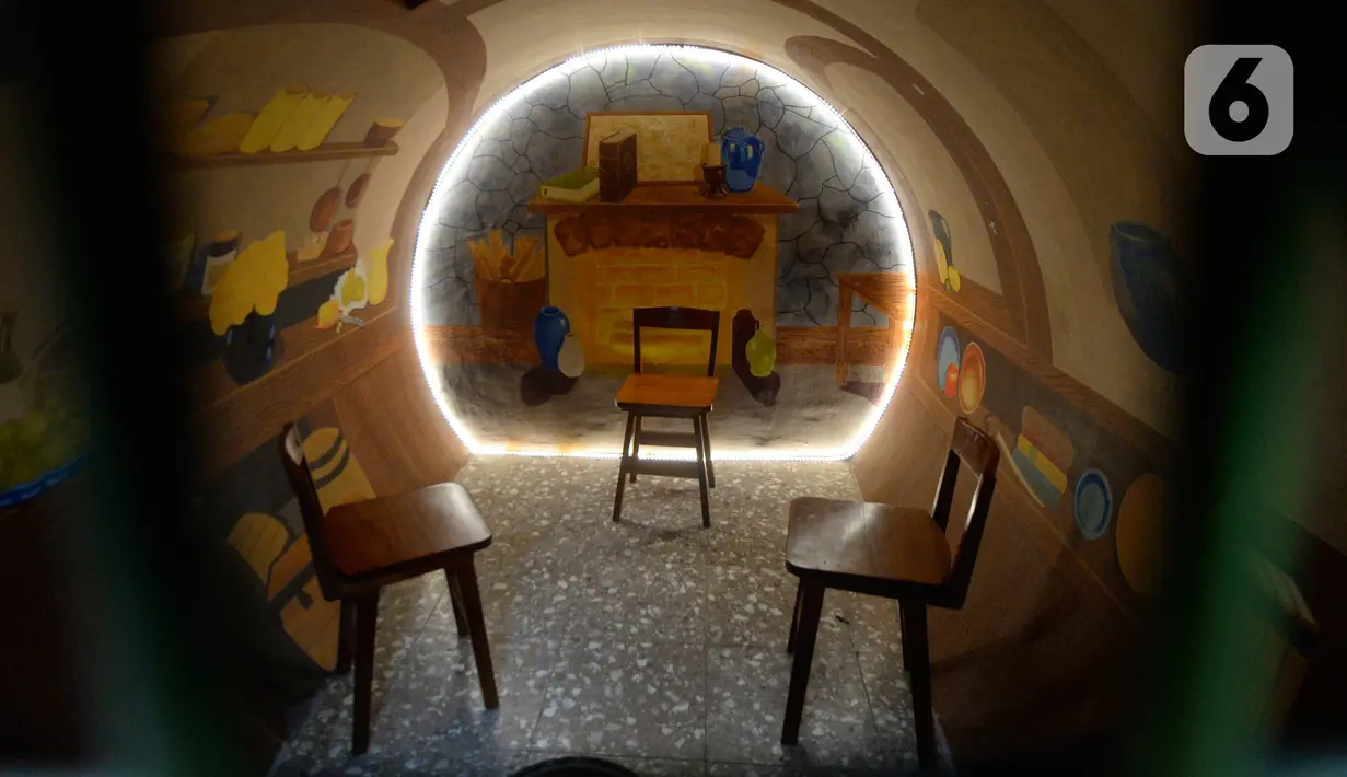 Suasana di dalam rumah hobbit di kawasan hunian vertikal di wilayah Serpong, Tangerang, Banten, Kamis (3/12/2020). Taman tematik lingkungan rumah hobbit tersebut bertujuan untuk mendukung relasi sosial antar warga serta menciptakan hunian sehat di tengah pandemi COVID-19. (merdeka.com/Dwi Narwoko)