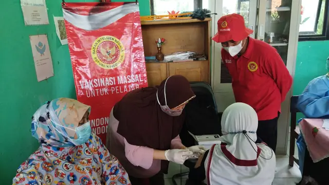 Binda Banten menggelar vaksinasi untuk pemudik di Pelabuhan Merak. (Ist)