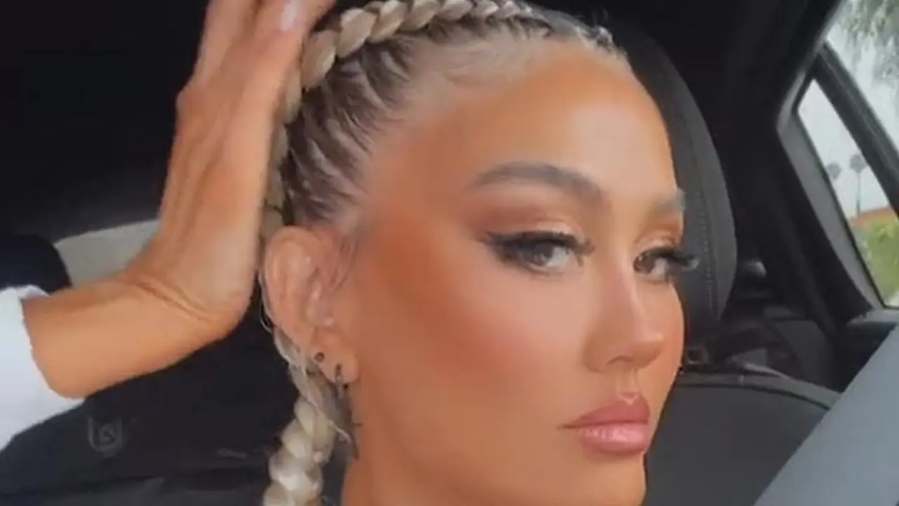 Penampilan Agnez Mo dikritik netizen