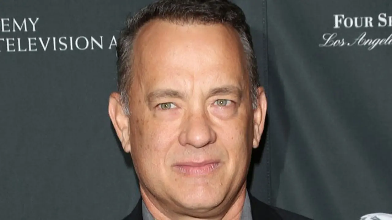 Tom Hanks jajakan kue untuk bantu gadis pramuka