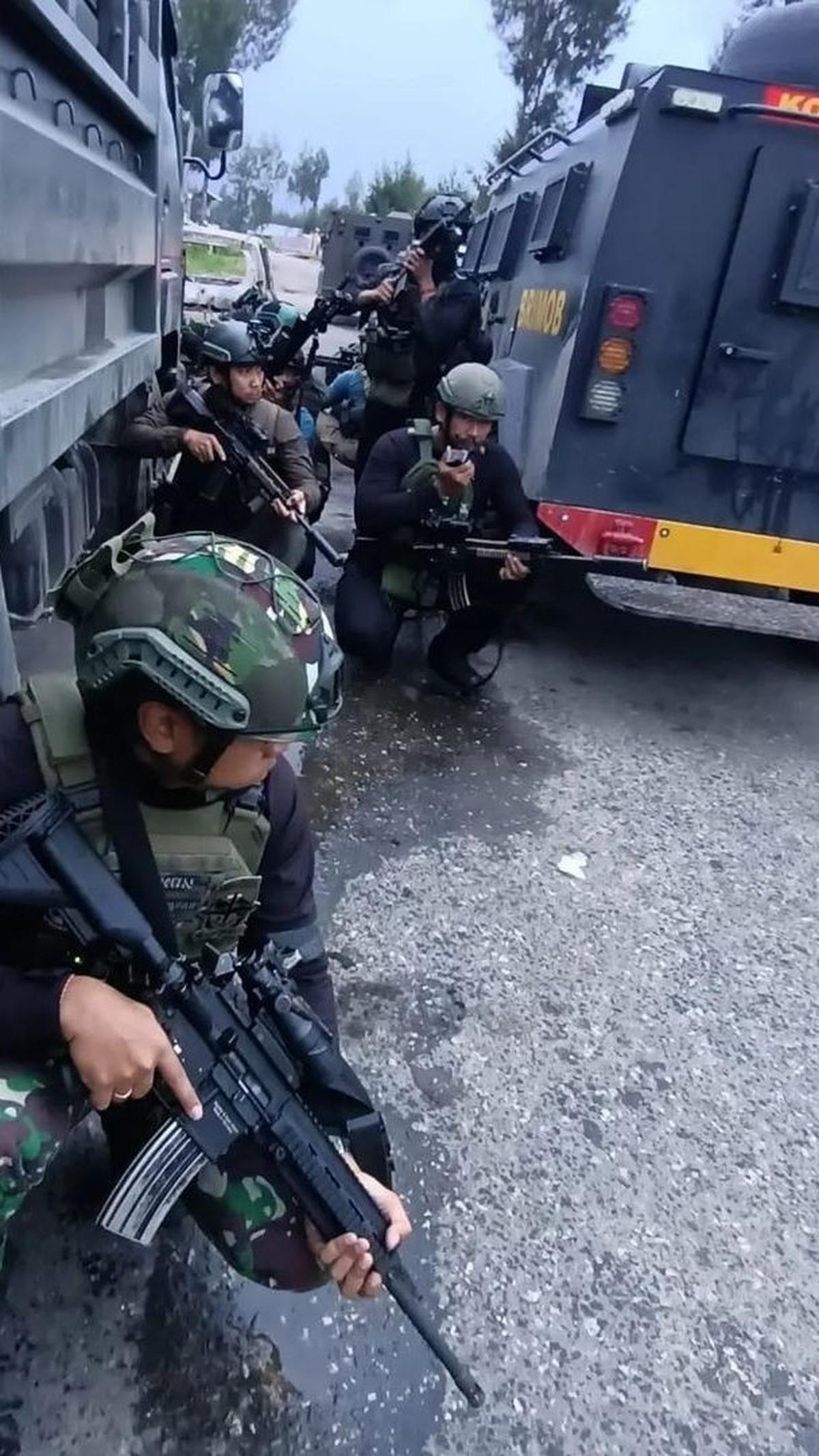 Mengetahui aksi tersebut, Aparat Keamanan (Apkam) Gabungan segera melakukan langkah cepat dan terkoordinir untuk mengevakuasi jenazah korban.