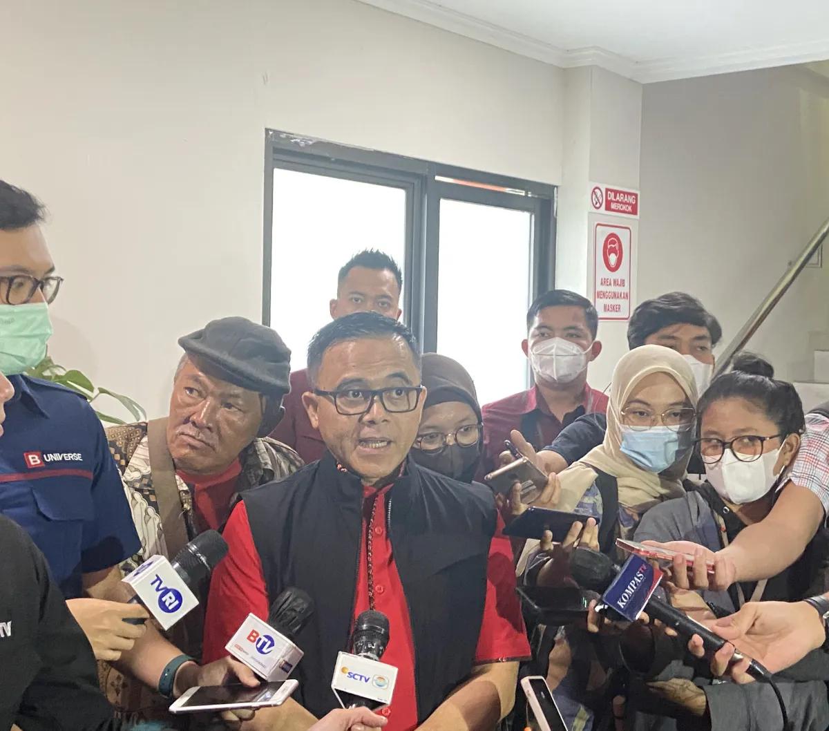 Anas menjelaskan ada beberapa perubahan mendasar. Pertama terkait transformasi rekrutmen dan jabatan ASN. Dia pun menyebut&nbsp; bahwa UU ini akan memberikan ruang rekrutmen ASN lebih fleksibel.
