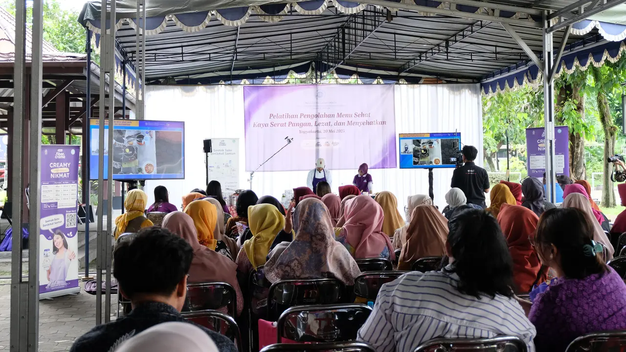 Dua kampus ternama di Yogyakarta, Universitas Gajah Mada (UGM) dan Universitas Atma Jaya Yogyakarta (UAJY) menggelar kegiatan edukatif soal manfaat serat untuk kebaikan tubuh.