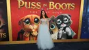 Salma Hayek berpose saat menghadiri pemutaran perdana film "Puss in Boots: The Last Wish" di Jazz di Lincoln Center Frederick P. Rose Hall di New York pada Selasa, 13 Desember 2022. Rambut hitam Salma dibelah tengah dan kuncian sebahu diatur dalam gelombang longgar tebal. (Dia Dipasupil/Getty Images/AFP)