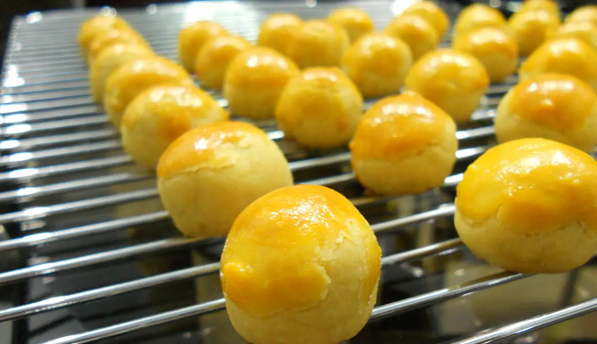 Nastar adalah salah satu kue kering yang sangat khas dan bisa dipastikan selalu hadir setiap kali Lebaran. Biasanya kue nastar isi selai nanas dan lain-lain. (Istimewa)