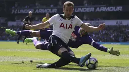 Koleksi 19 gol Harry Kane untuk Tottenham Hotspur merupakan salatu satu syarat dirinya masuk dalam nominasi The Professional Footballers Association (PFA) Of The Year 2017. (AP/Tim Ireland)