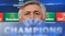 Pelatih Real Madrid, Carlo Ancelotti melakukan jumpa pers jelang laga leg pertama semifinal Liga Champions di Stadion Juventus, Turin, Italia (4/5/2015). Real Madrid akan menantang Juventus di leg pertama semifinal Liga Champions. (Reuters/Max Rossi)
