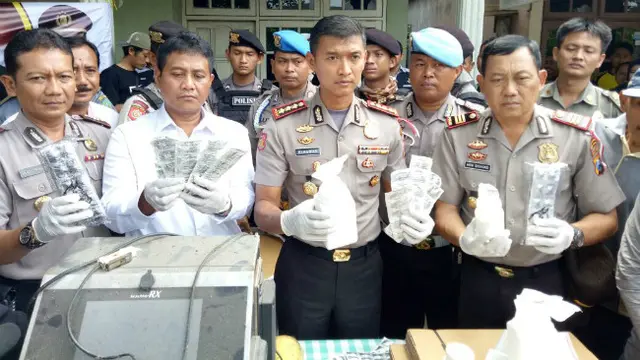Polisi Temukan 5,3 Juta Pil PCC di Sidoarjo, Jawa Timur