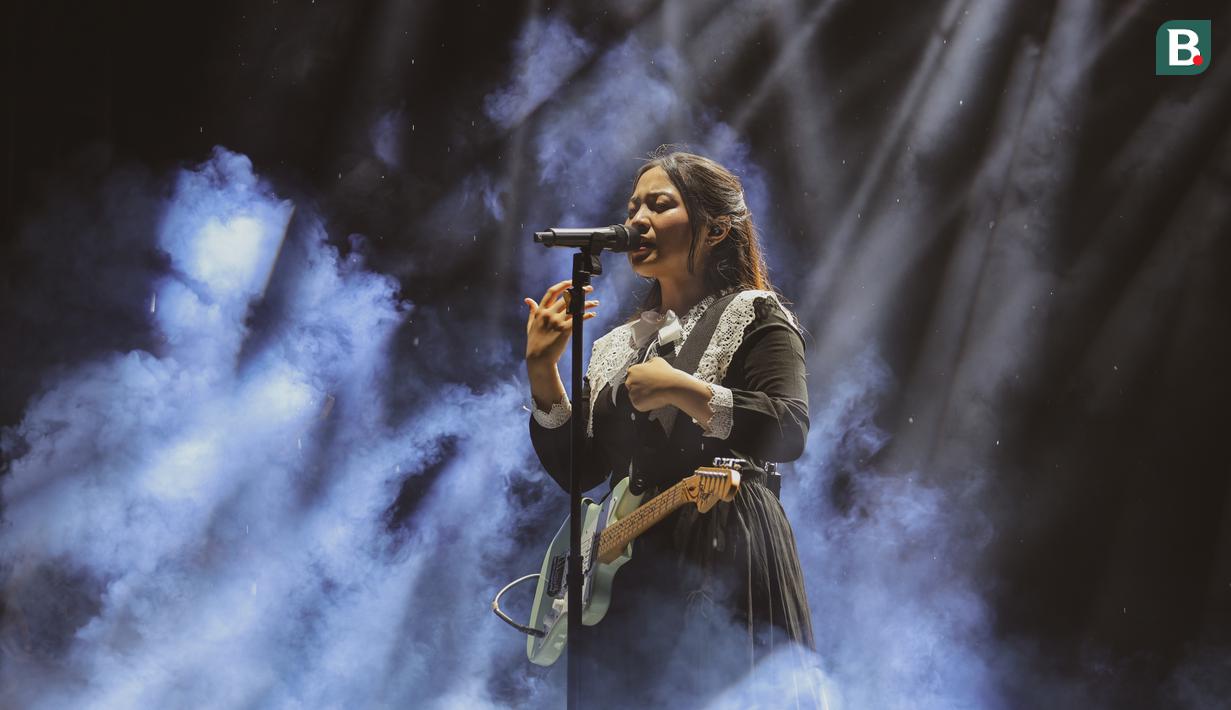 Penampilan Bernadya dalam acara KapanLagi Buka Bareng BRI Festival 2025 yang berlangsung di Plaza Parkir Timur Kompleks Stadion Utama Gelora Bung Karno (SUGBK), Senayan, Jakarta. (Bola.com/Bagaskara Lazuardi)