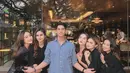 Selain kumpul bareng dalam momen bukber kali ini, sebelumnya waktu Al Ghazali berulang tahun kemarin, banyak para pemain Little Mom pun hadir dalam pesta ulang tahunnya. Dalam momen ulang tahunnya Al tersebut terlihat hadir Natasha Wilona, Raisya Bawazier dan Novillia. (Liputan6.com/IG/@raisyabawazier)