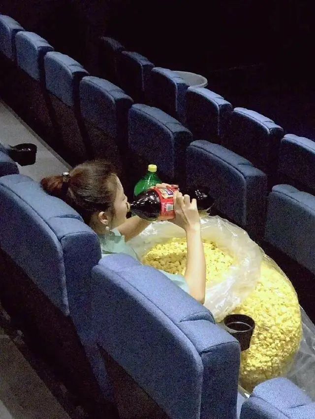 7 Kelakuan Absurd Orang di Tempat Umum Ini Bikin Gagal Paham, Kocak Abis