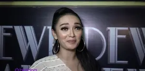 Sebelumnya ajang pencarian bakat dari Ahmad Dhani ini sudah memilih Nikita Mirzani menjadi juri. Tetapi setelah kasus yang menimpa Nikita, Zaskia Gotik yang menggantikan posisi Nikita.