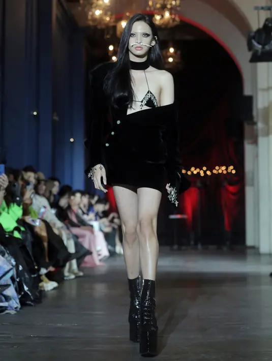 Narasi optimisme, sekaligus mengakhiri melankolia, memjiwai koleksi Harry Halim ini. Koleksi Pagan Poetry ini menggenapi dua koleksi sebelumnya, yaitu Devotion dan The Impossible Love. Foto: Document/FIMELA.