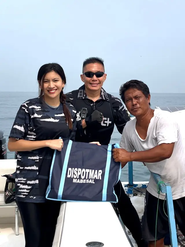 Selebgram Kezia Jesica. bersama Letkol Marinir Edy Effendi