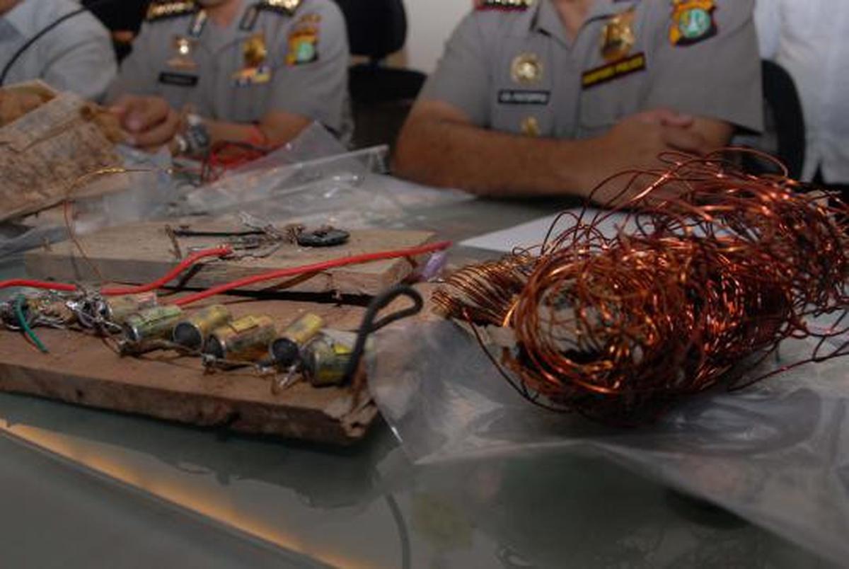 Polda rilis penemuan alat setrum pencari ikan milik 3 petani