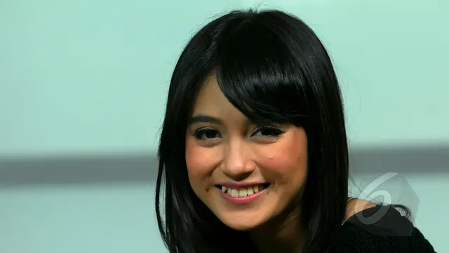 Gigi Gingsul Nabilah JKT48 Bikin Pria Kesengsem