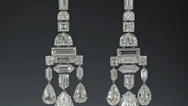 Anting-anting Greville Chandelier perdana dikenakan Kate Middleton saat menghadiri resepsi pernikahan Putra Mahkota Kerajaan Yordania Pangeran Hussein dengan Rajwa Al Saif pada Kamis 1 Juni 2023. (Dok. Royal Collection Trust)
