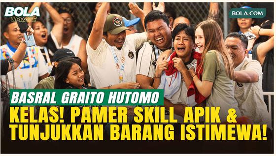 Pamerkan Aksi Gila! Basral Graito Lompati Vespa Klasik dan Tunjukkan Medali Emas SEA Games 2025