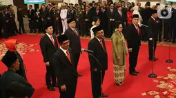 Komisioner Komisi Kejaksaan RI mengikuti upacara pelantikan di Istana Negara, Jakarta, Jumat (1/11/2019). Jokowi melantik sembilan komisioner Komisi Kejaksaan RI periode 2019-2023. (Liputan6.com/Angga Yuniar)