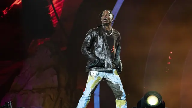 Penampilan Travis Scott di Astroworld Music Festival. (Amy Harris/Invision/AP)