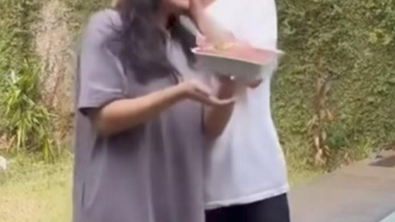 Potret Ariel Noah Basah Kuyup Dapat Kejutan Ultah dari Alleia Anata, Sweet Banget Kecup Kepala Sang Putri