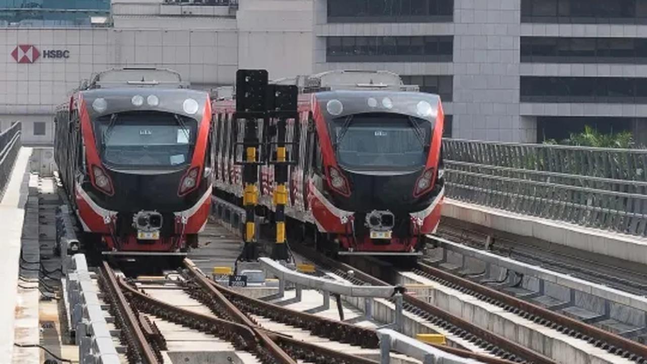 Menteri Badan Usaha Milik Negara (BUMN) Erick Thohir merespon keluhan sejumlah pengguna terkait gangguan layanan LRT Jabodebek selama uji coba.