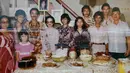 Kurang lebih lima tahun pacaran, bertepatan dengan hari ulang tahun Boyke yang ke-29, 14 Desember 1985 keduanya resmi menikah di Gedung Kartika Eka Paksi di Jakarta Selatan. (dok. Pribadi. REPRO Adrian Putra/Bintang.com)
