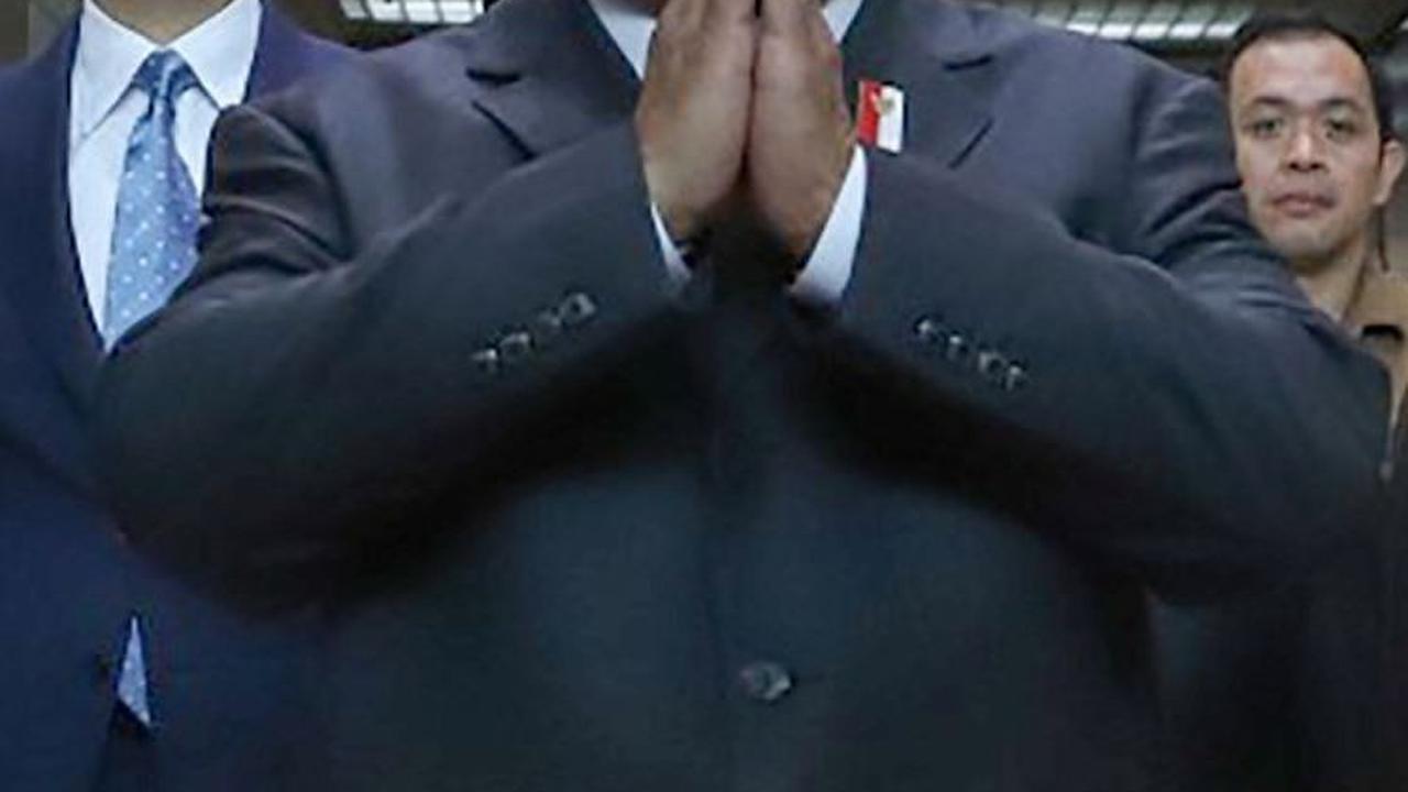 "Dengan demikian saya mohon diri kepada saudara-saudara, saya diberitahu mungkin ini rapat terakhir bagi komisi I dengan kementerian pertahanan. Dengan demikian atas nama seluruh kementerian pertahanan RI kami mohon diri kami ucapkan selamat," ujar Prabow