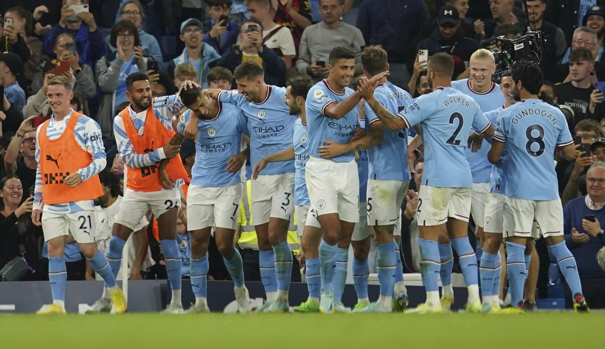 <p>Para pemain Manchester City merayakan gol setelah Joao Cancelo mencetak gol ke gawang Nottingham Forest pada pertandingan lanjutan Liga Inggris di Stadion Etihad di Manchester, Inggris, Kamis (1/9/2022). Haaland mencetak hattrick dan Manchester City menang besar atas Nottingham Forest 6-0. (AP Photo/Dave Thompson)</p>