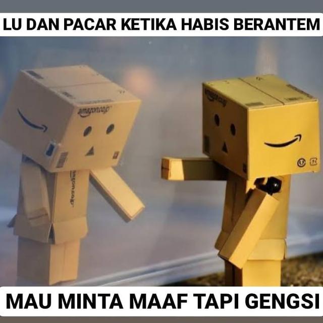 6 Meme Realita Saat Musuhan dengan Pacar Ini Malah Bikin Dada Sesak