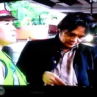 Sangat disayangkan, bukannya memberi teladan bagi masyarakat, mantan anggota DPR (Dewan Perwakilan Rakyat) ini malah tak mau disalahkan.