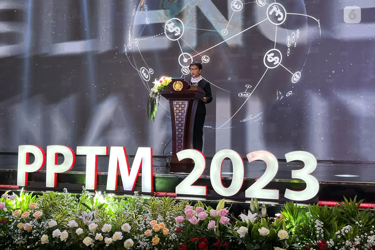 Menteri Luar Negeri RI Retno Marsudi dalam Pernyataan Pers Tahunan Menteri Luar Negeri 2023 (PPTM 2023). (Liputan6.com/R. Trimutia Hatta)