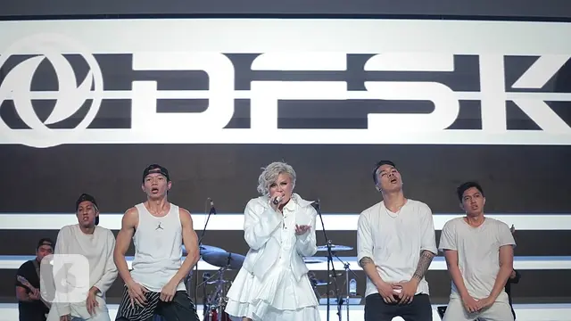[Bintang] Agnez Mo Brand Ambassador DFSK Glory 580