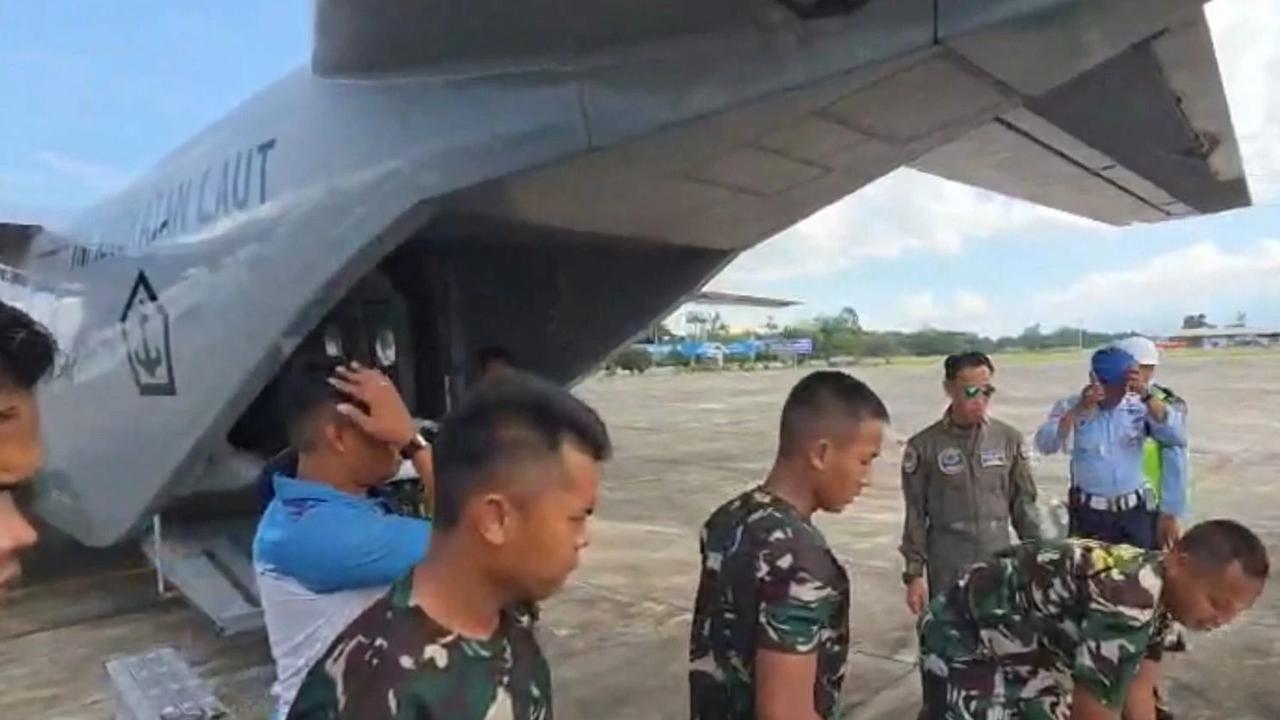 TNI AL Dukung Penanganan Bencana Lewat Distribusi Logistik Udara di Aceh