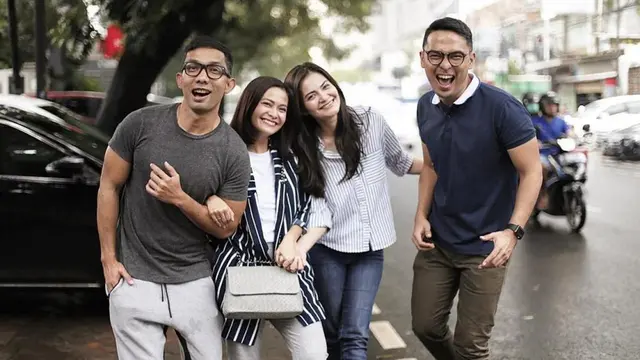 6 Potret Transformasi Kebersamaan Cut Tari dan Ersa Mayori, Sering Disebut Kembar