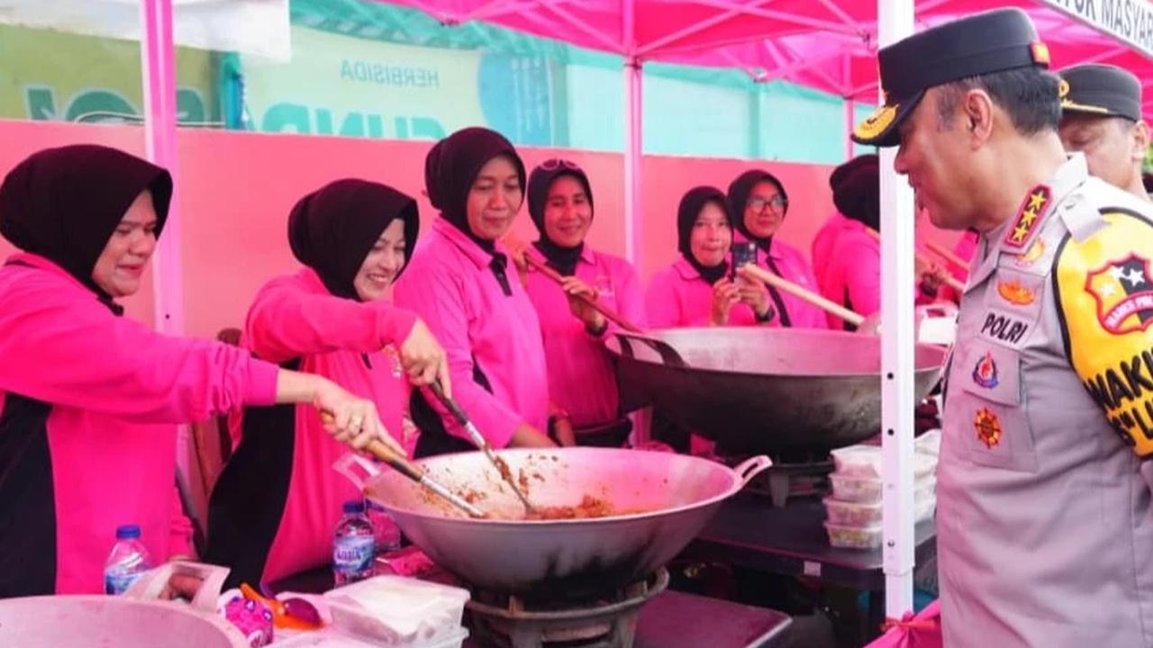 Wakapolri Tinjau Dapur Pengungsi di Padang Pariaman