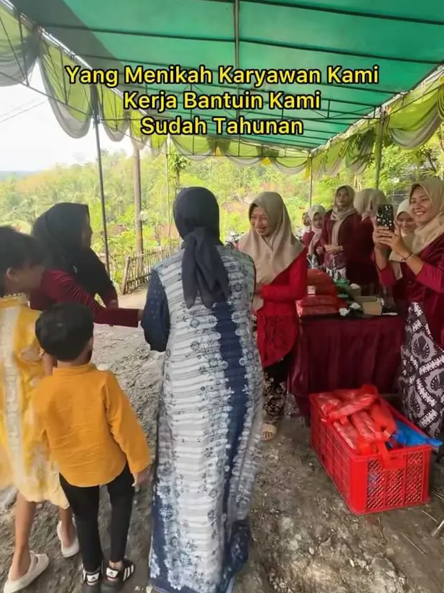 Potret Tantri Kotak Kondangan di Kampung/ via Instagram @tantrisyalindri