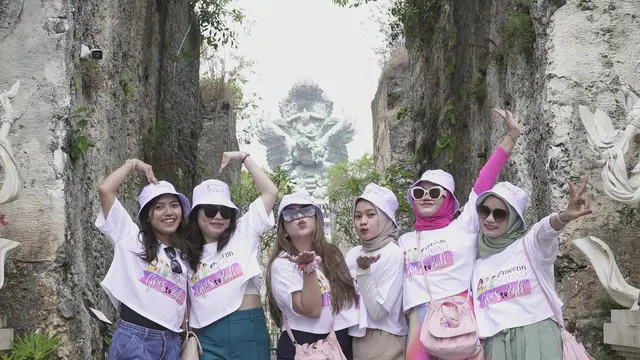 Keseruan Hari Pertama: Tur ke GWK, Paragliding di Pandawa, Sunset di Uluwatu hingga Dinner di Jimbaran