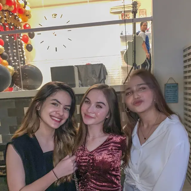 Pernah Main Sinetron Bareng, Ini 6 Kebersamaan Syifa Hadju dan Elina Joerg