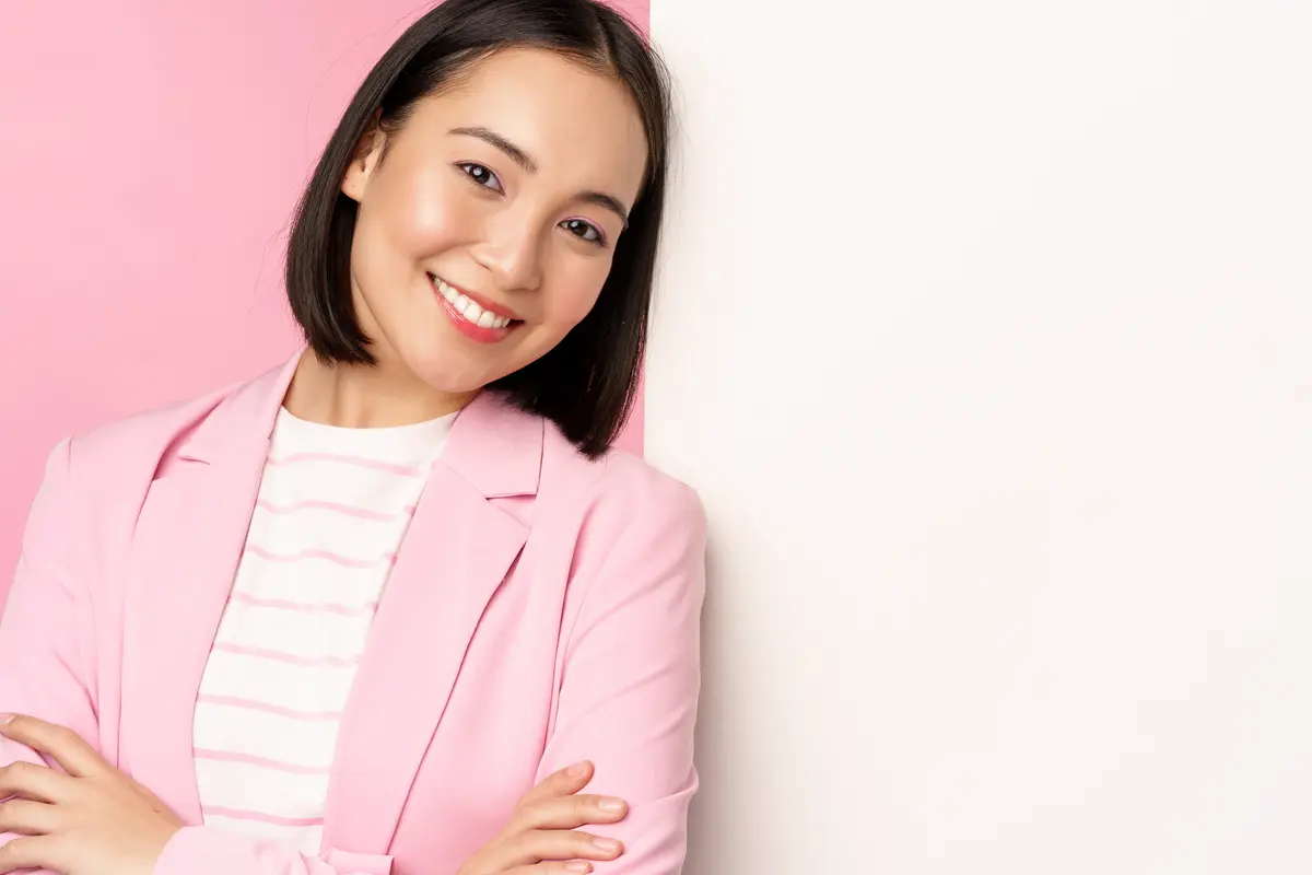 wanita agustus pink
