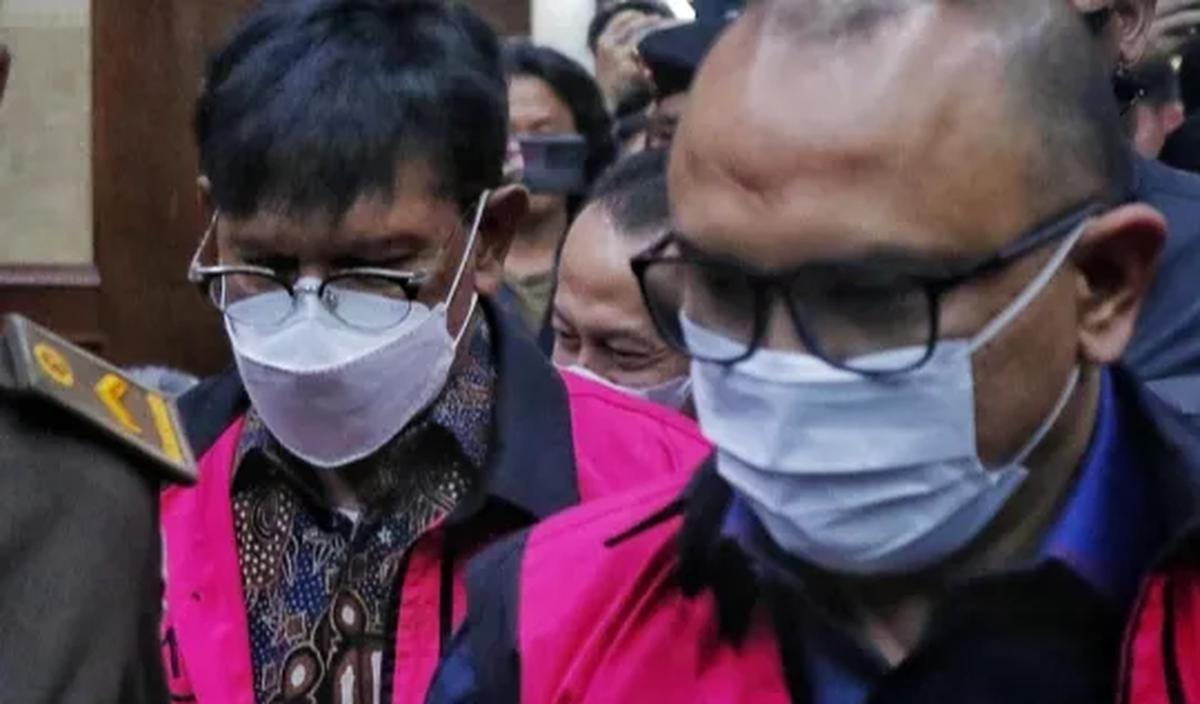 Sosok Nistra Yohan disebut-sebut menjadi penerima dan perantara penggelontoran uang Rp70 miliar di kasus korupsi BTS 4G BAKTI Kominfo.