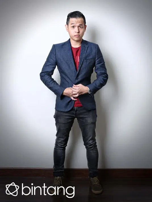 Meski mengaku lelah menjalani beberapa tugas sekaligus, menjadi sutradara sekaligus pemain, juara 3 program Stand Up Comedy Indonesia ini melihatnya sebagai proses pembelajaran. Proses syuting pun diakuinya berjalan lancar. (Febio Hernanto/Bintang.com)