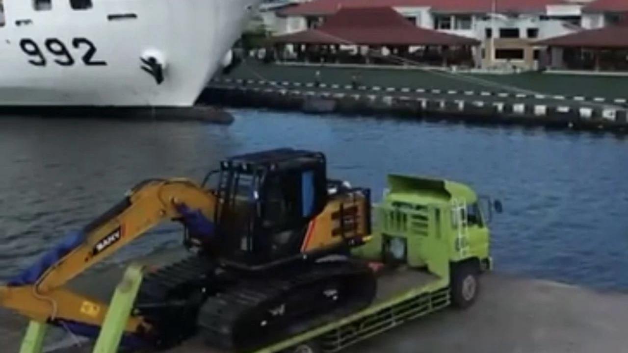 Haji Isam Kirim 13 Eskavator Bantu Percepatan Pulihkan Aceh