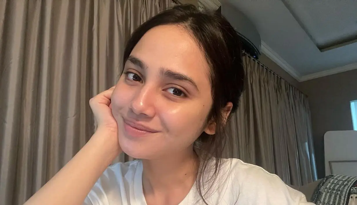 <p>Dengan aura kecantikannya yang semakin bersinar usai tumbuh dewasa, Syifa Hadju memang berhasil membuat banyak mata terpincut. (FOTO: instagram.com/syifahadjureal)</p>