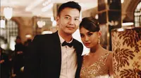 Dalam gandengan Wijaya Saputra, Agnez Mo tampil seksi dan berani untuk foto prewed. Sumber: Instagram.com.