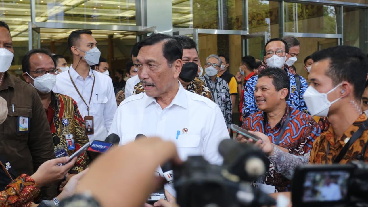 Luhut Tak Masalah Indonesia Impor Minyak dari Rusia: Kalau Ada dari Bulan Kita Beli Selama Menguntungkan RI