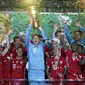 Pemain Bayern Munchen menjuarai DFB Pokal usai mengalahkan Bayer Leverkusen 4-2 pada final di Olympiastadion, Berlin, Sabtu (4/7/2020) atau Minggu dini hari WIB. (AFP/Michael Sohn)