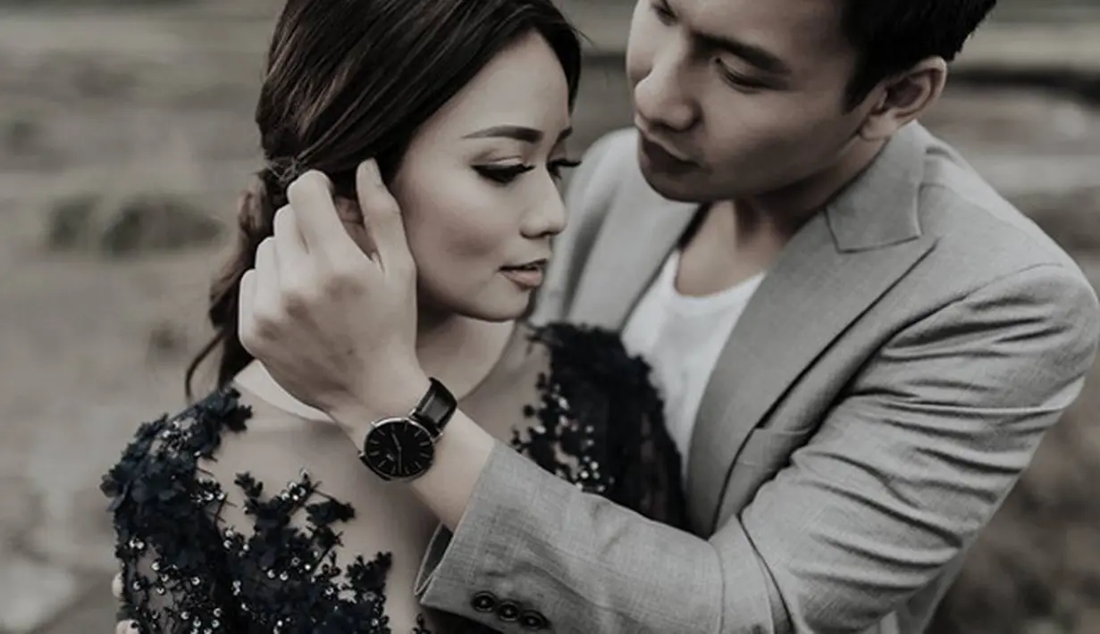 Pemeran Fendy Chow dan Stella Cornelia merasakan kebahagiaan setelah menikah. Fendy berharap istrinya tidak banyak mengambil pekerjaan. Seperti pada umumnya, Stella juga mulai menyiapkan kopi buat suami dan sarapan. (Instagram/fendychow)