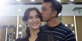 Sejak lama pasangan pemeran Rio Dewanto dan Atiqah Hasiholan menanti kehadiran buah hati. Pasangan yang resmi menikah sejak 2013 silam itu beberapa tahun menanti. (Instagram/atiqahhasiholan)