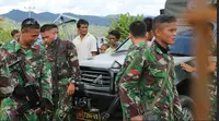 Personel TNI berjaga di Kawasan Napu, Sulawesi Tengah. 3200 personel TNI dan Polri ditugaskan mengejar kelompok Santoso. (Liputan6.com/Mochamad Khadafi)